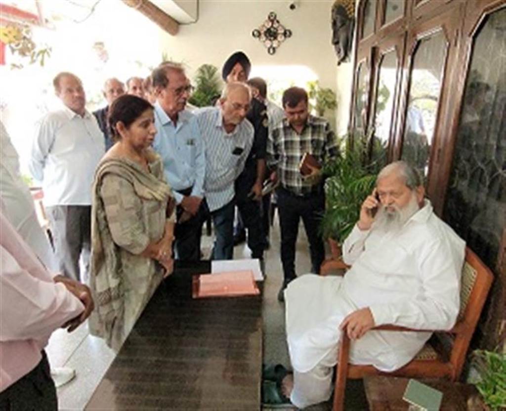 Two youths of Ambala caught in the trap of agents returned after being deported from Russia complaint given to Energy Minister Anil Vij instructions given to the police to take strict action